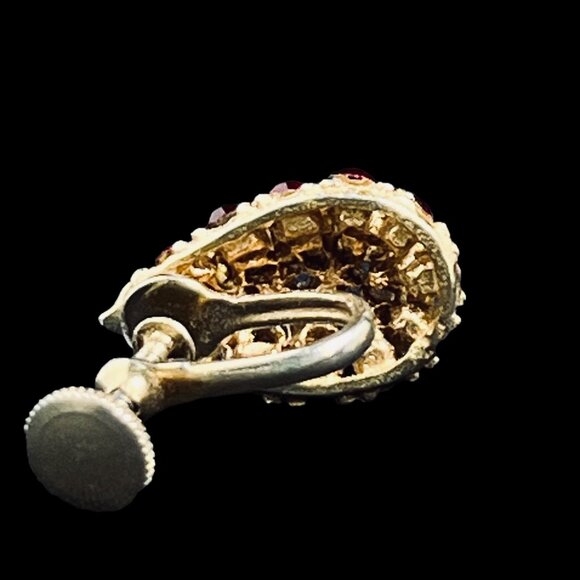 Vintage Gold Tone And Red Rhinestone Tear Drop Screw Back Earrings (5287) - Picture 5 of 5